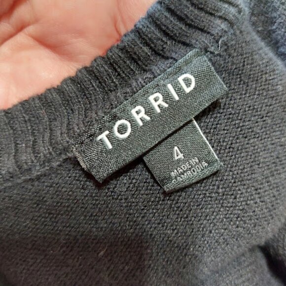 TORRID Black and Red Sweater Fits Size 2X - Picture 3 of 3